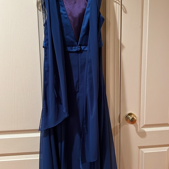 Women’s Long Gown - Picture 4 of 5